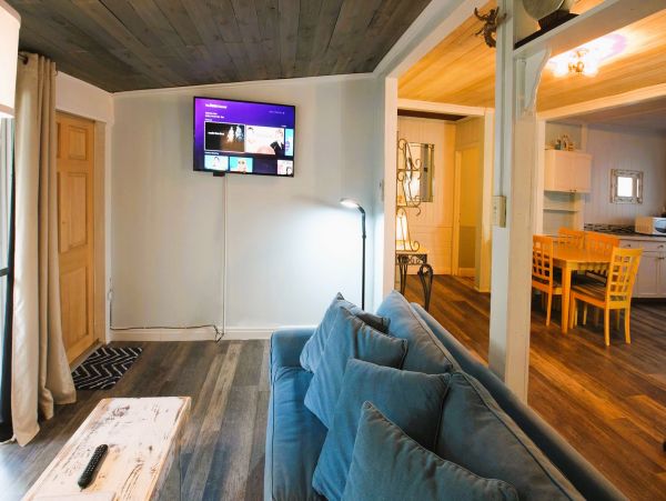 Charming Two Bedroom Siesta Key Cottage 100 yards to Beach