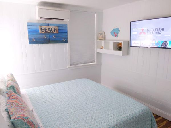 Charming Two Bedroom Siesta Key Cottage 100 yards to Beach