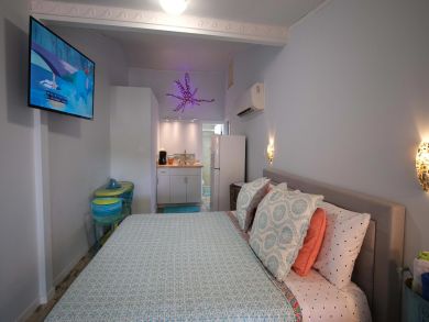 Cozy Studio Steps to the Beach in Siesta Key