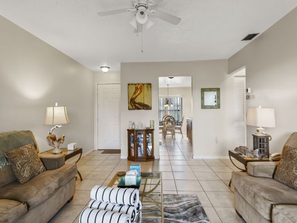 Charming Vacation Condo on Holmes Beach Sleeps Six