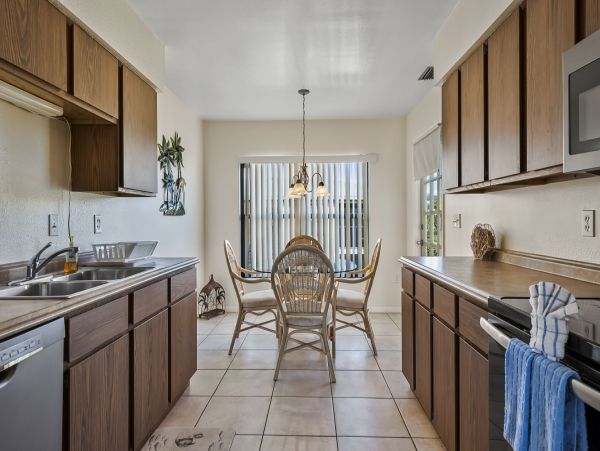 Charming Vacation Condo on Holmes Beach Sleeps Six