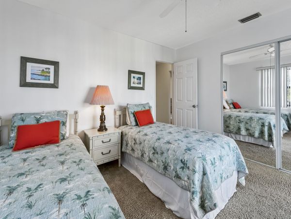 Charming Vacation Condo on Holmes Beach Sleeps Six