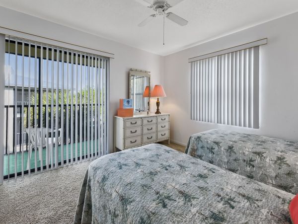 Charming Vacation Condo on Holmes Beach Sleeps Six