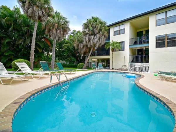 Charming Vacation Condo on Holmes Beach Sleeps Six