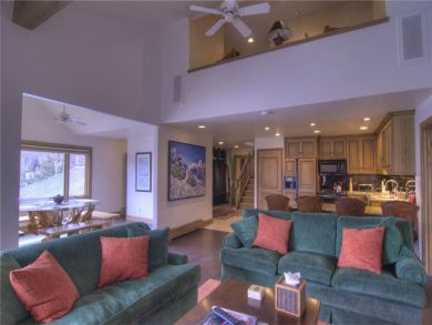 Three Bedroom Lionshead Ski Accommodation- Walk to Lifts
