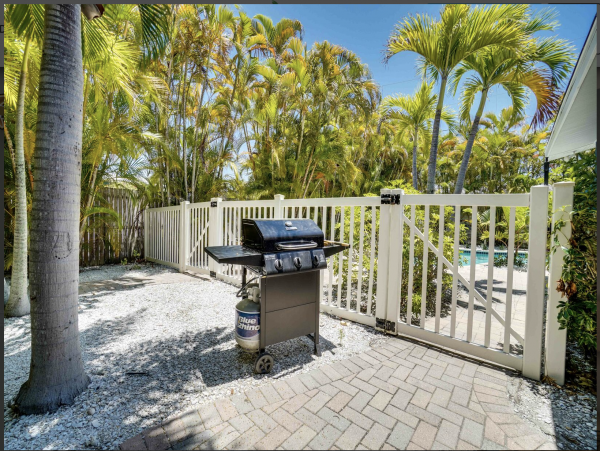 Anna Maria Island 4 Bedroom Home Pool Block to Beach