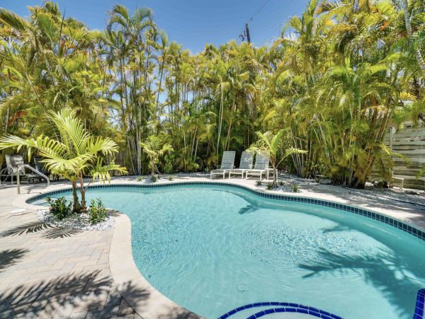 Anna Maria Island 4 Bedroom Home Pool Block to Beach