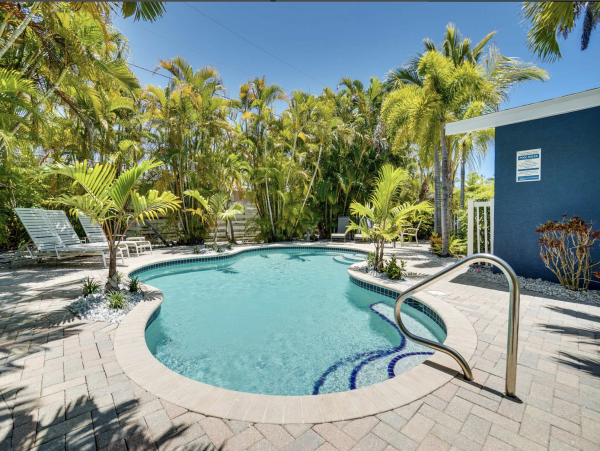 Anna Maria Island 4 Bedroom Home Pool Block to Beach
