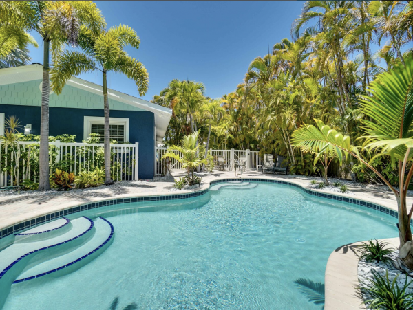 Anna Maria Island 4 Bedroom Home Pool Block to Beach
