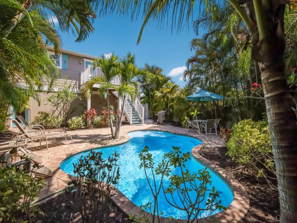 Private Pool Two Bedroom Vacation Getaway 2.5 Blocks to Beach in Holmes Beach