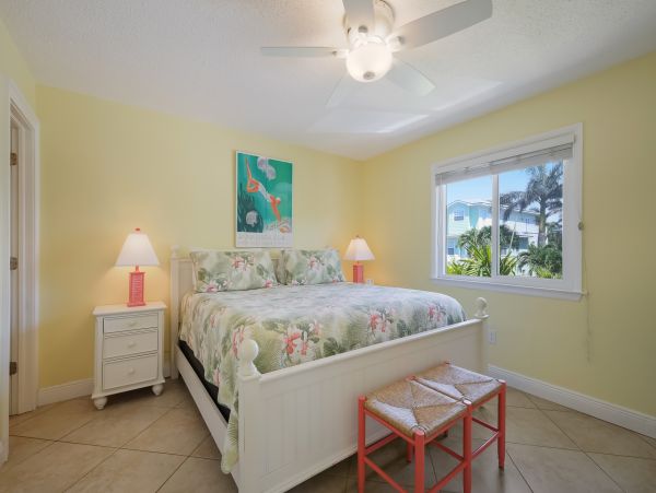 Private Pool Two Bedroom Vacation Getaway 2.5 Blocks to Beach in Holmes Beach