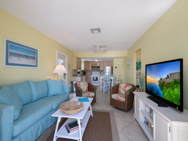 Private Pool Two Bedroom Vacation Getaway 2.5 Blocks to Beach in Holmes Beach