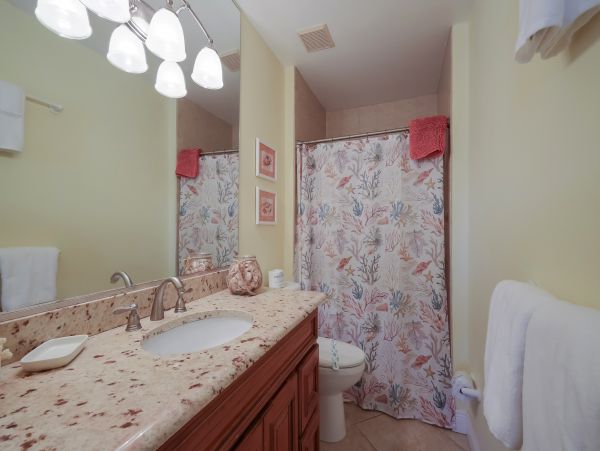 Private Pool Two Bedroom Vacation Getaway 2.5 Blocks to Beach in Holmes Beach
