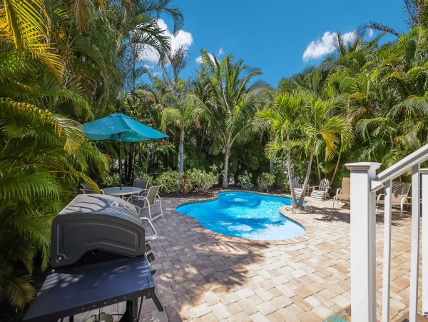 Private Pool Two Bedroom Vacation Getaway 2.5 Blocks to Beach in Holmes Beach