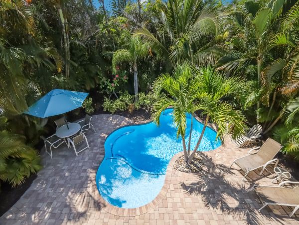 Private Pool Two Bedroom Vacation Getaway 2.5 Blocks to Beach in Holmes Beach
