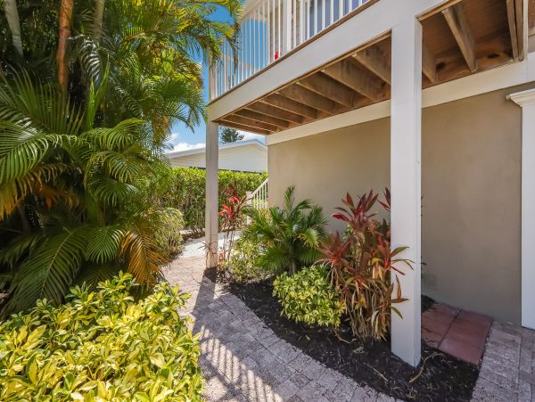 Private Pool Two Bedroom Vacation Getaway 2.5 Blocks to Beach in Holmes Beach