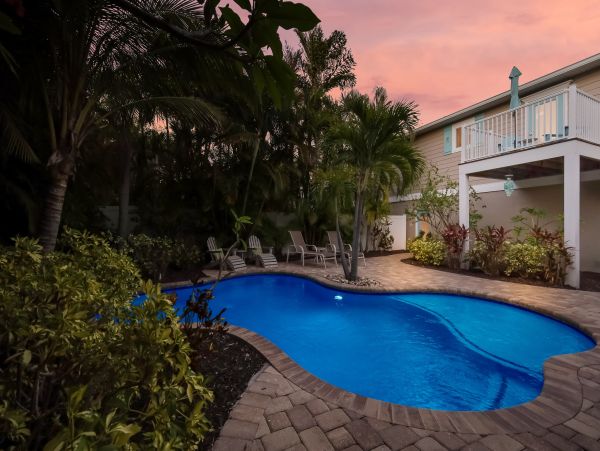 Private Pool Two Bedroom Vacation Getaway 2.5 Blocks to Beach in Holmes Beach