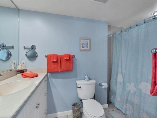 Beach Front Two Bedroom Condo in Boca Grande Sleeps 6 Guests