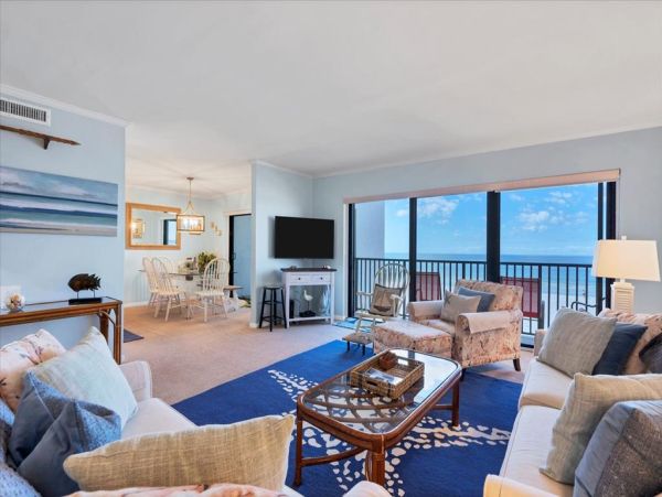 Beach Front Two Bedroom Condo in Boca Grande Sleeps 6 Guests