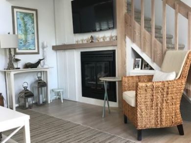 Living Room & Smart TV