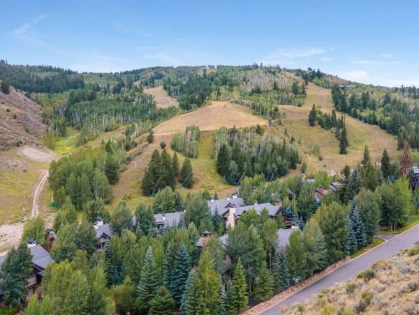 Arrowhead Vacation Home Five Bedroom
