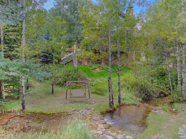 Arrowhead Vacation Home Five Bedroom