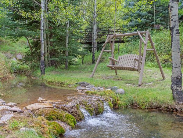 Arrowhead Vacation Home Five Bedroom