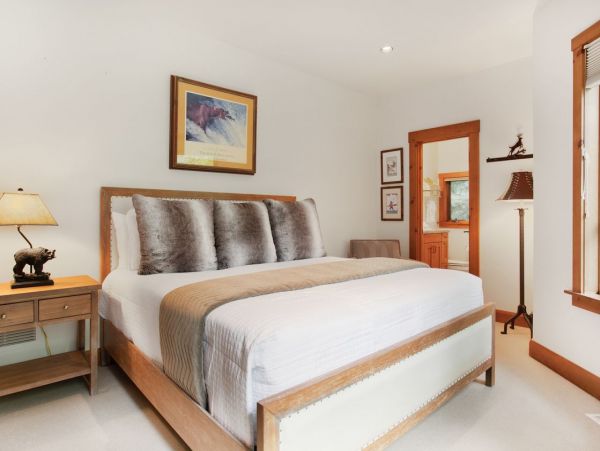 Arrowhead Vacation Home Five Bedroom