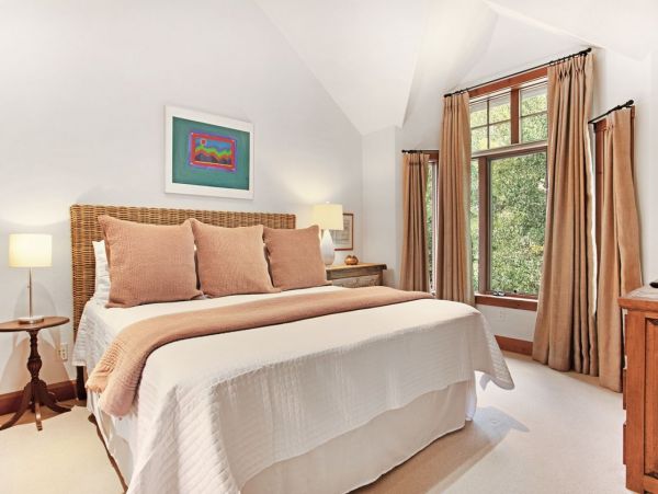 Arrowhead Vacation Home Five Bedroom
