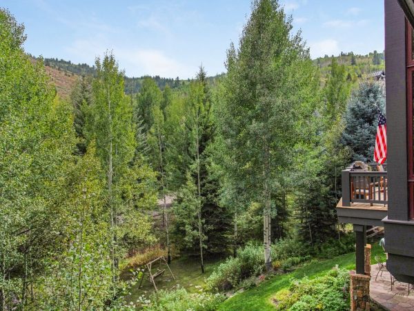 Arrowhead Vacation Home Five Bedroom