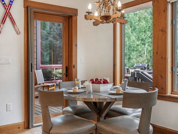 Arrowhead Vacation Home Five Bedroom
