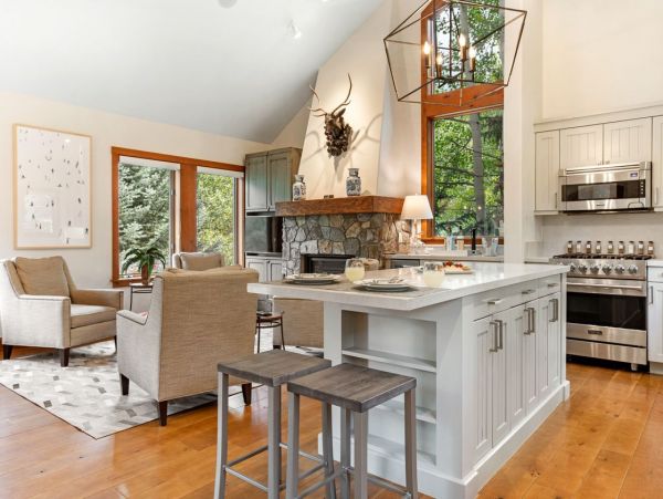 Arrowhead Vacation Home Five Bedroom