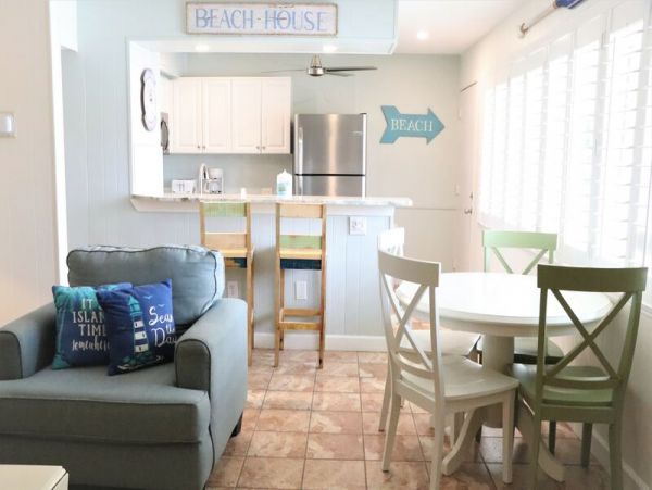 Two Bedroom Condo in Siesta Key Sleeps Six Guests