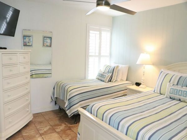 Two Bedroom Condo in Siesta Key Sleeps Six Guests