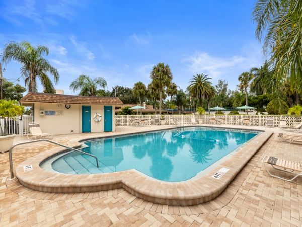 Two Bedroom Condo in Siesta Key Sleeps Six Guests