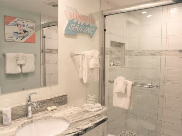 Two Bedroom Condo in Siesta Key Sleeps Six Guests