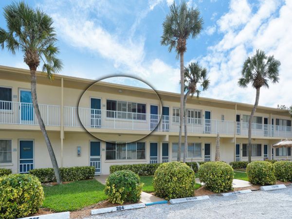 Two Bedroom Condo in Siesta Key Sleeps Six Guests