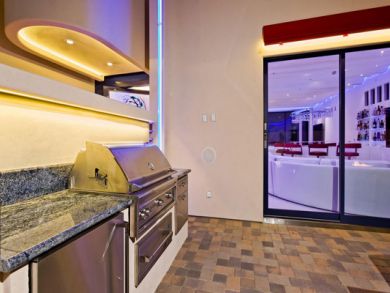 Outdoor Kitchen with BBQ Grill Outdoor Kitchen with BBQ Grill
