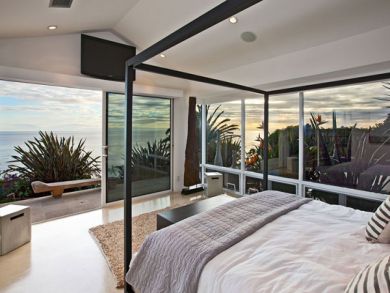 Master Bedroom - Queen Bed