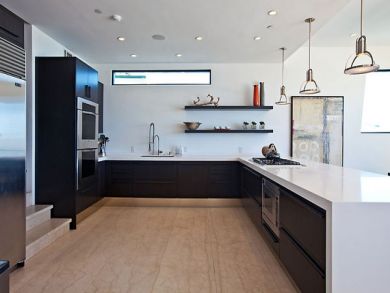 Spacious Equipped Kitchen