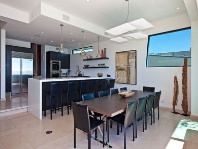 Kitchen Bar & Dining Area