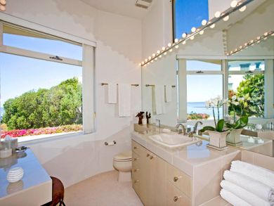 Bathroom with Ocean View Bathroom with Ocean View
