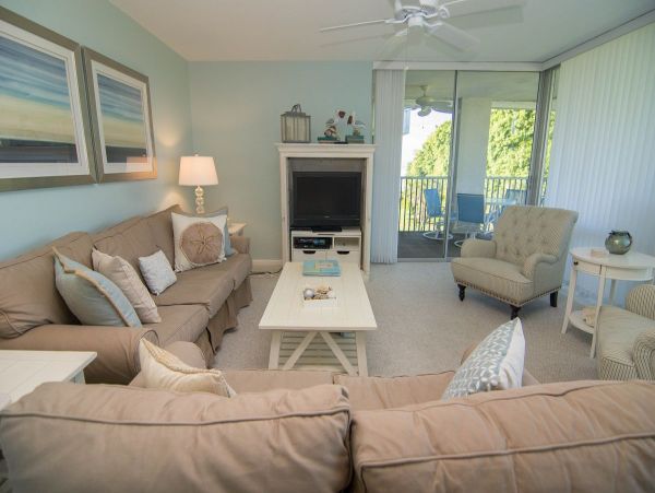 Beautiful Sanibel Vacation Condo with Pool & Beach Access