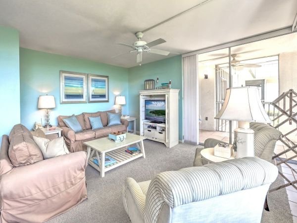 Beautiful Sanibel Vacation Condo with Pool & Beach Access