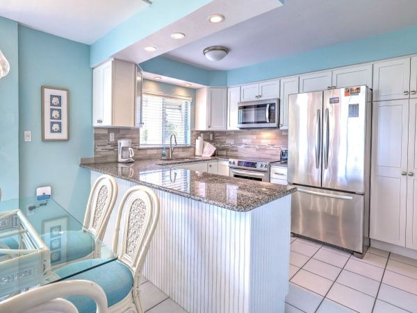 Beautiful Sanibel Vacation Condo with Pool & Beach Access
