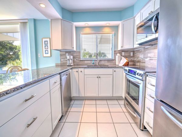 Beautiful Sanibel Vacation Condo with Pool & Beach Access