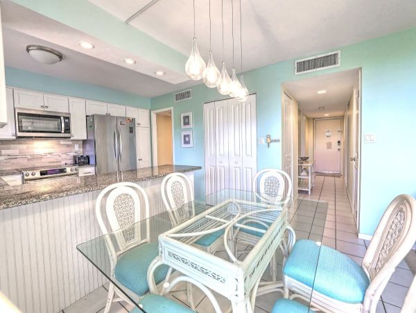 Beautiful Sanibel Vacation Condo with Pool & Beach Access