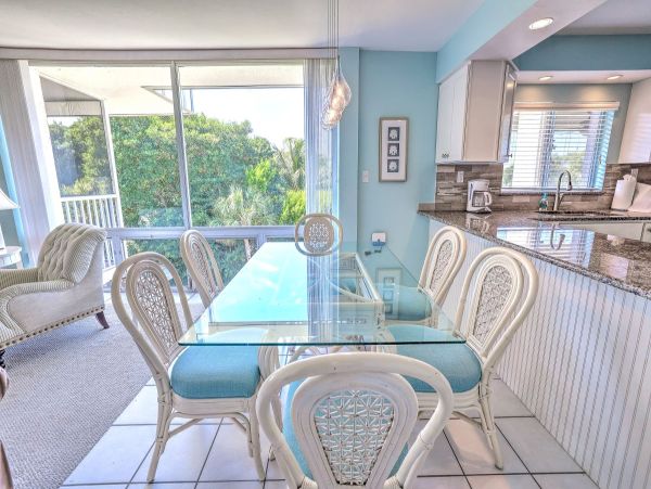 Beautiful Sanibel Vacation Condo with Pool & Beach Access