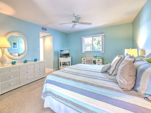Beautiful Sanibel Vacation Condo with Pool & Beach Access