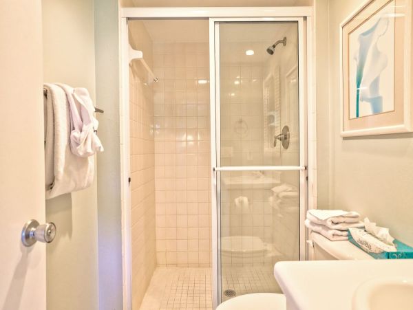 Beautiful Sanibel Vacation Condo with Pool & Beach Access